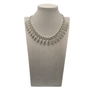 Sarah Coventry “Fancy Free” Silver Tone Leaf Fringe Necklace – Draped Botanical